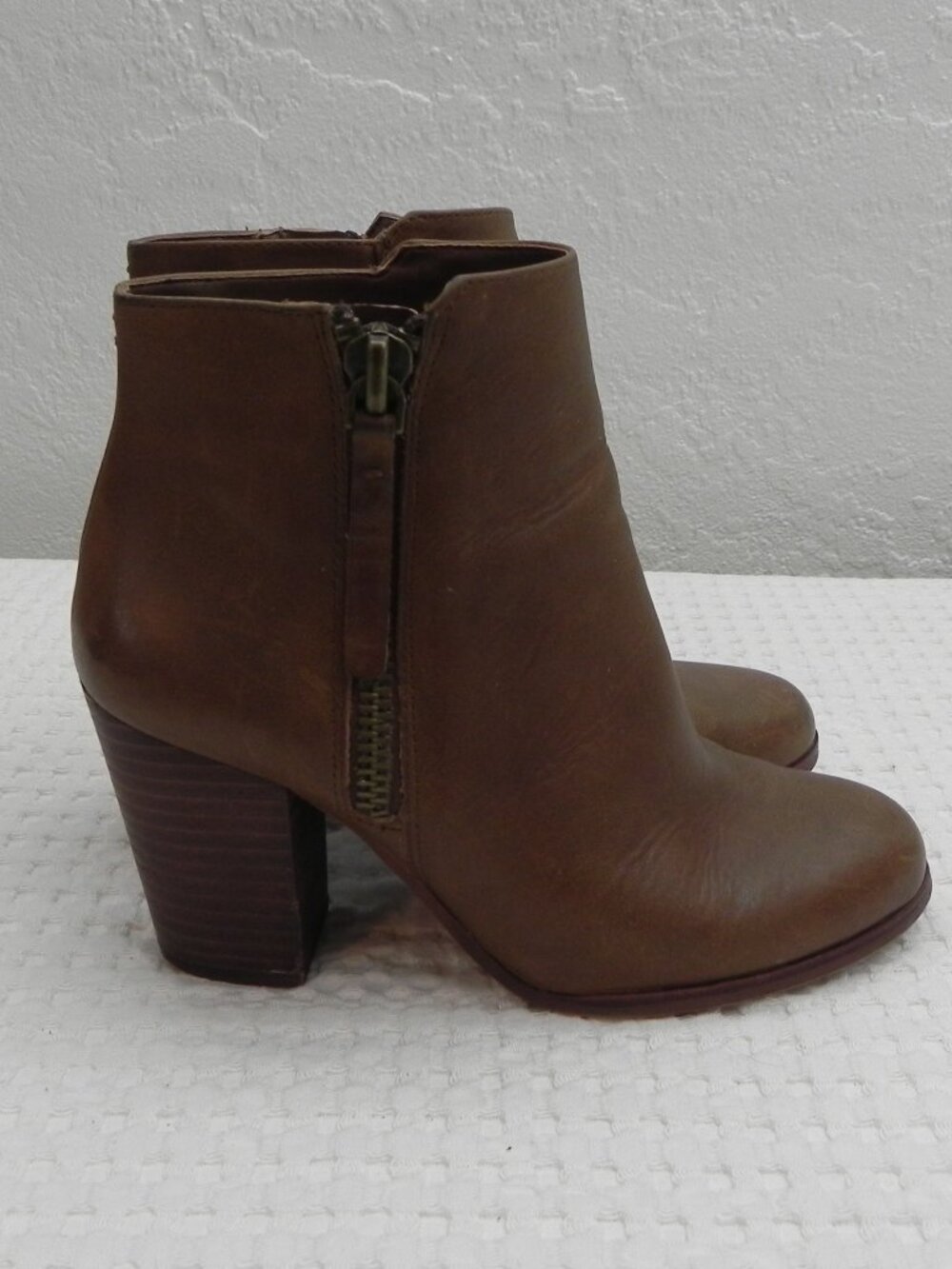 Gianni Bini Soft Brown Leather Ankle Boots Women's Size 7.5